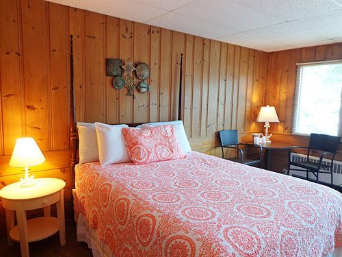 Motel Town &